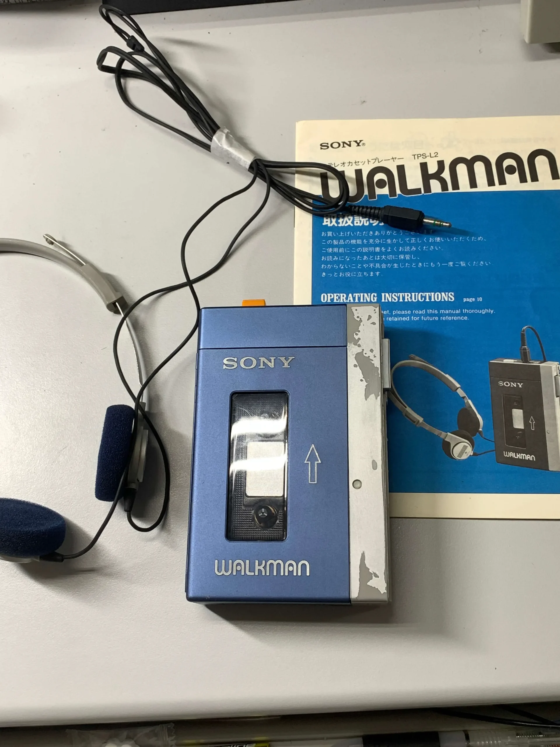 ケース付きですSONY 初代カセットテープウォークマン - ポータブル 