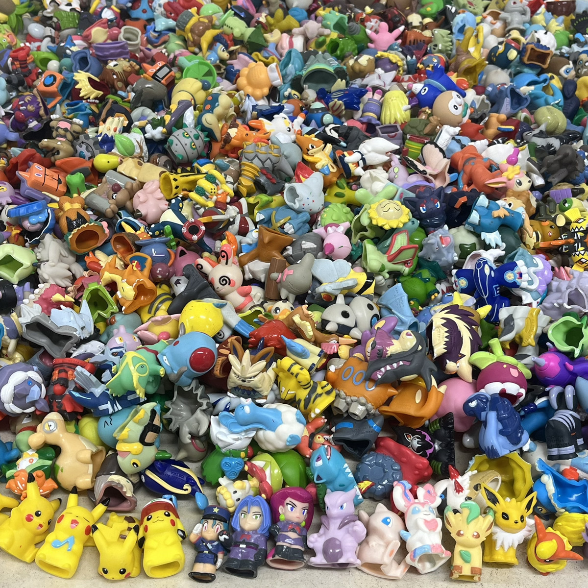 公式売上ポケモンキッズ　大量セット　︎非売品ポケモンセンター型収納ボックス付き キャラクター玩具